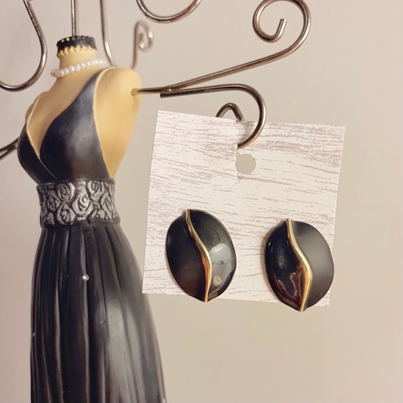 Alternative Earring Set - Picture 4 of 6